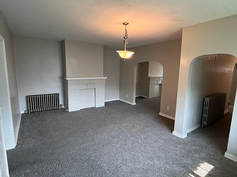 109 Kenova St — Photo 1