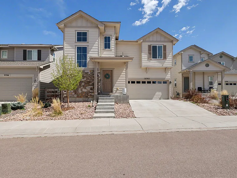 3792 Vineyard Cir — Photo 2