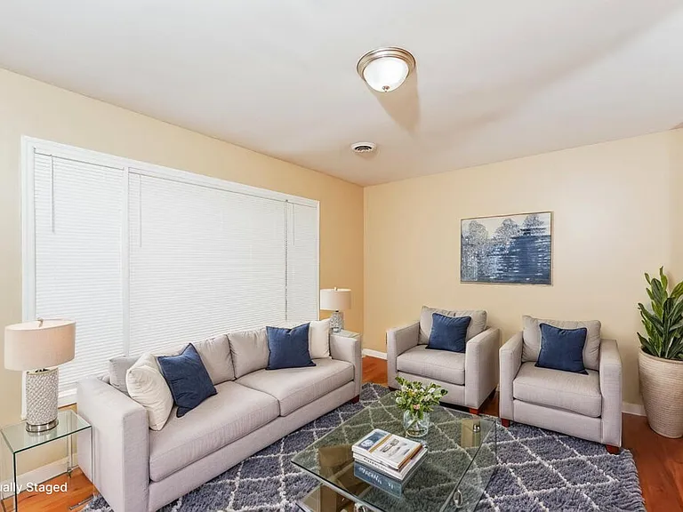 1700 Serene Dr — Photo 4