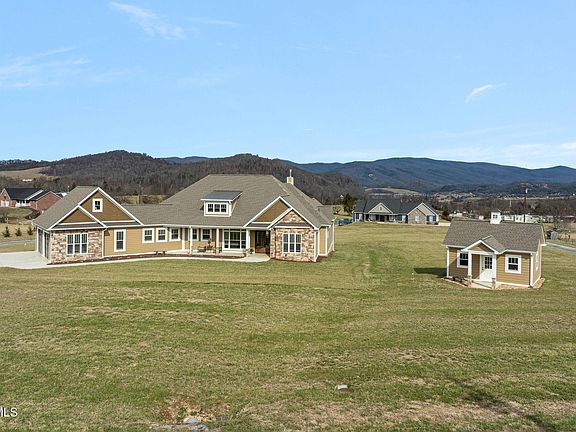 3rd image of 132 Hamilton Rd