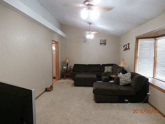 3rd image of 11 Gail Dr