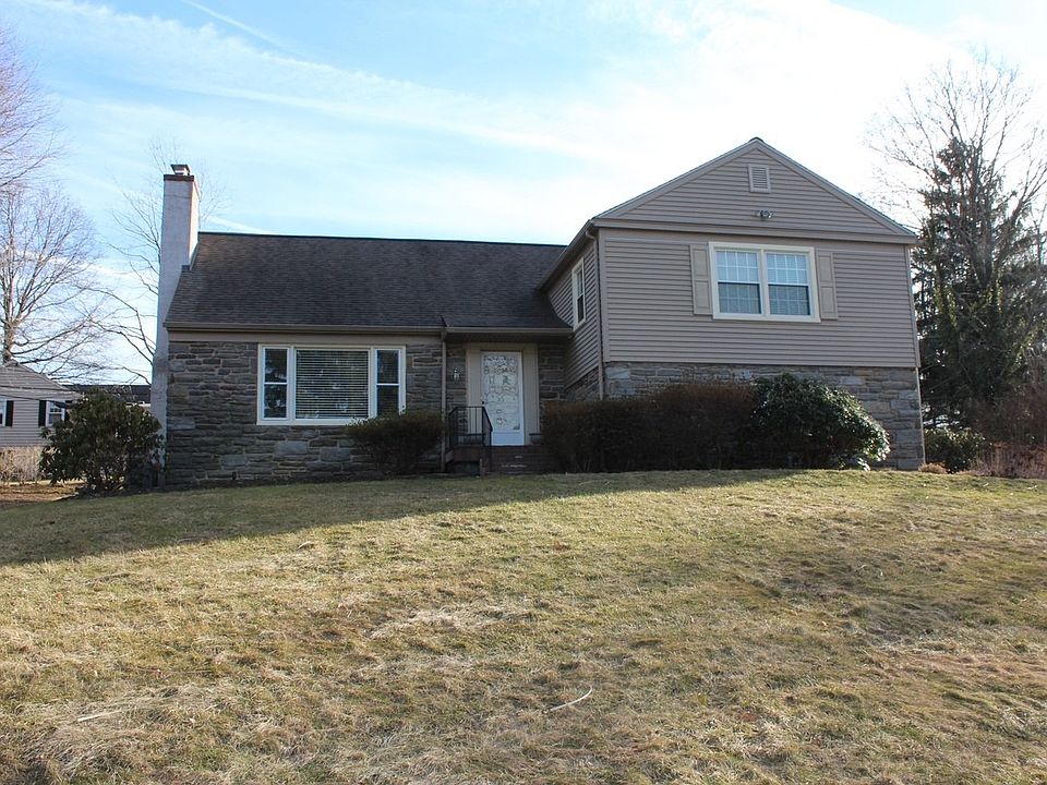 For Sale: 142 Clover Hill Lane, Wayne, PA 19087