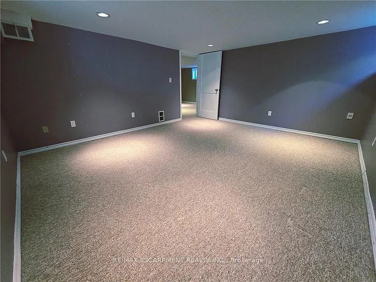 2047 James St — Photo 21