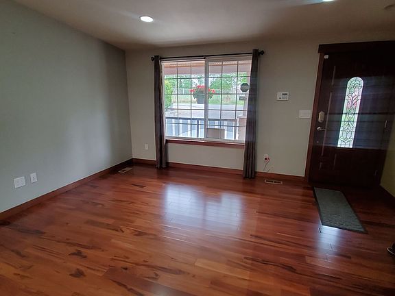 4th image of 11312 17th Ave E