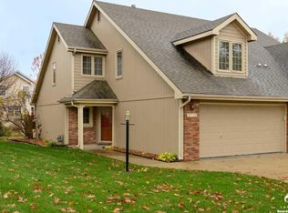 2710 Larkspur Ct, Lawrence, KS 66047