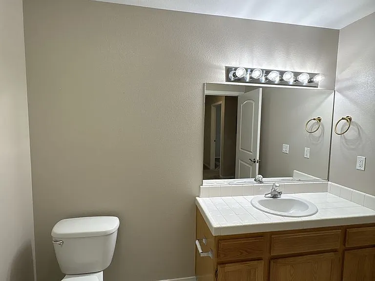 2916-18 N Terrace St #2645-2647 — Photo 15