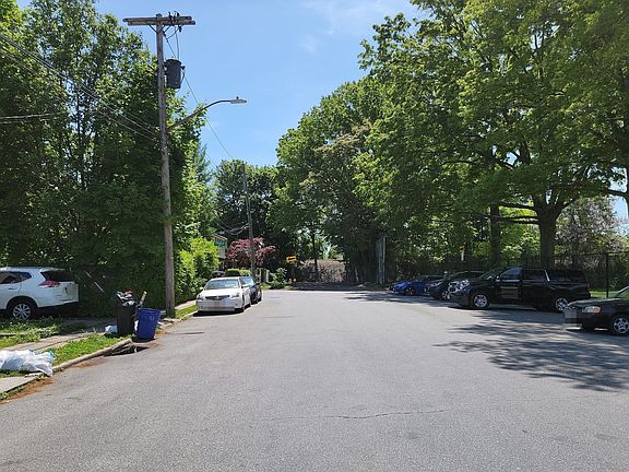 5th image of 75 Dongan Hills Ave