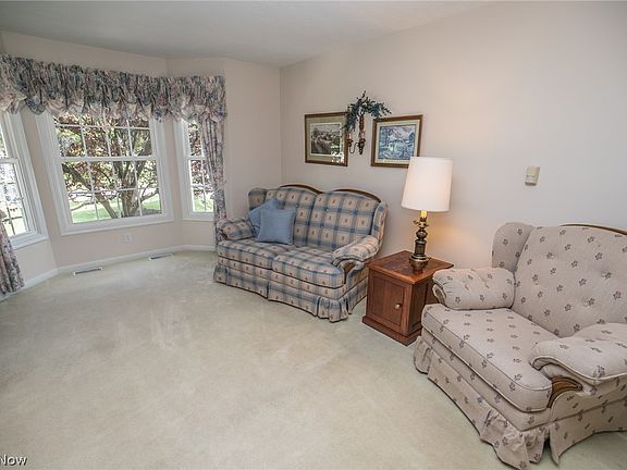4th image of 9405 Airlane Dr W
