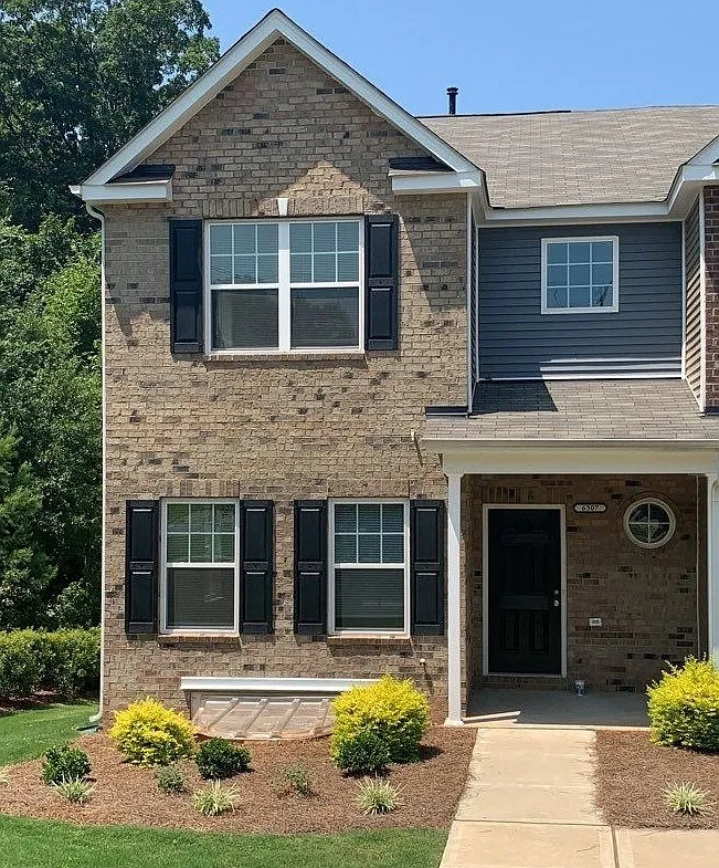 3 bed, 2.5 bath, 2124 sqft, $2,175 — Photo 1