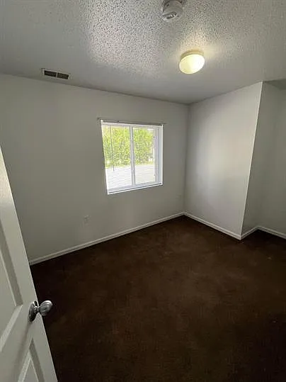Building Photo - 330 W Cherry St #Y23