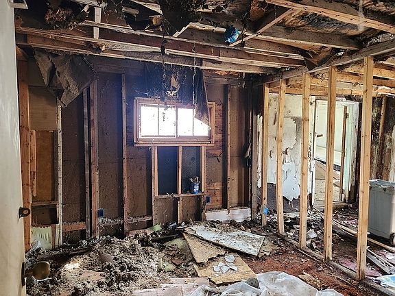 4th image of 2470 Cecil Hedley Dr