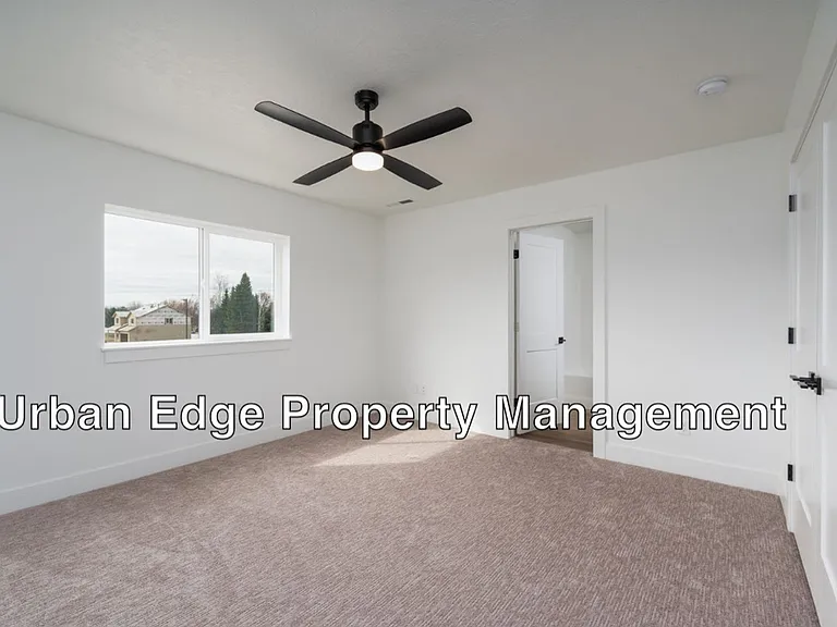 5006 E Hagadorn Ln — Photo 7