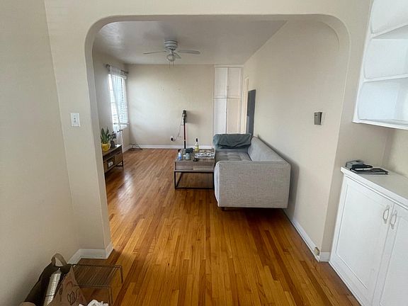 5th image of 2137 Monroe Ave