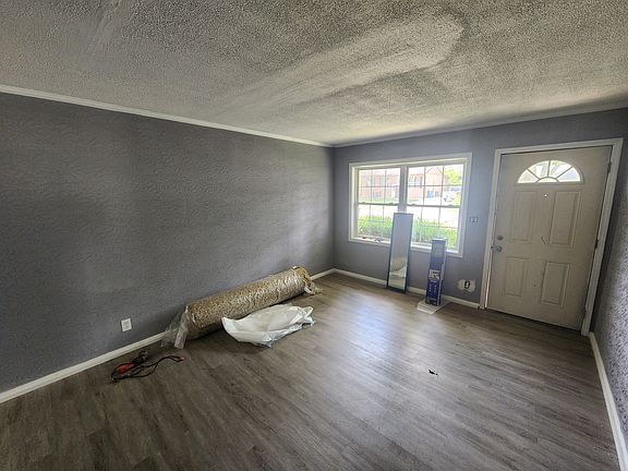 3rd image of 3901 N Vinewood Ave