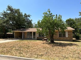 808 Gilmore St, Taylor, TX 76574