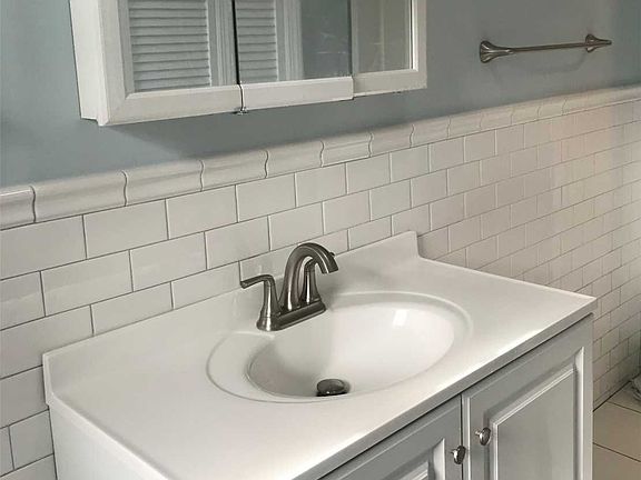 4th image of 46 Booker Dr
