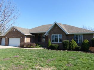 2272 N Meadow Dr, Springfield, MO 65802