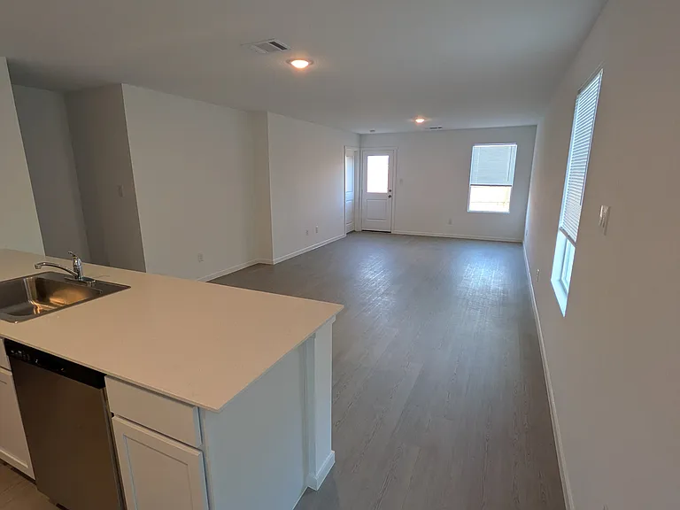 133 Pastar Fls — Photo 13