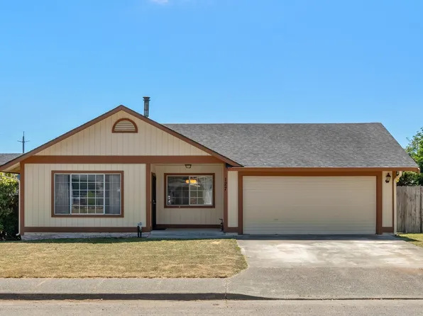 127 E Coolidge Ave, Crescent City, CA 95531