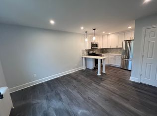 22 Lawrence Ave #4, Bay Shore, NY 11706
