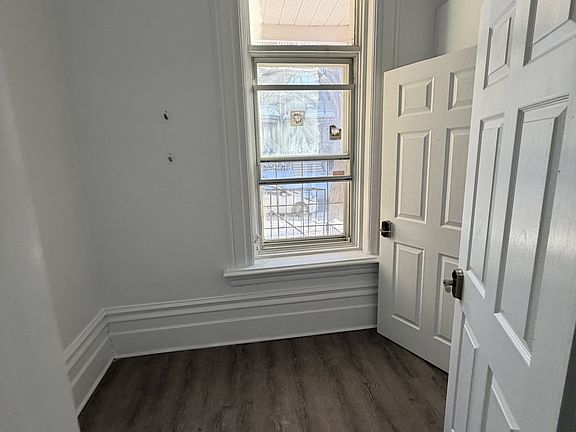 2nd image of 119 Daly Ave #4