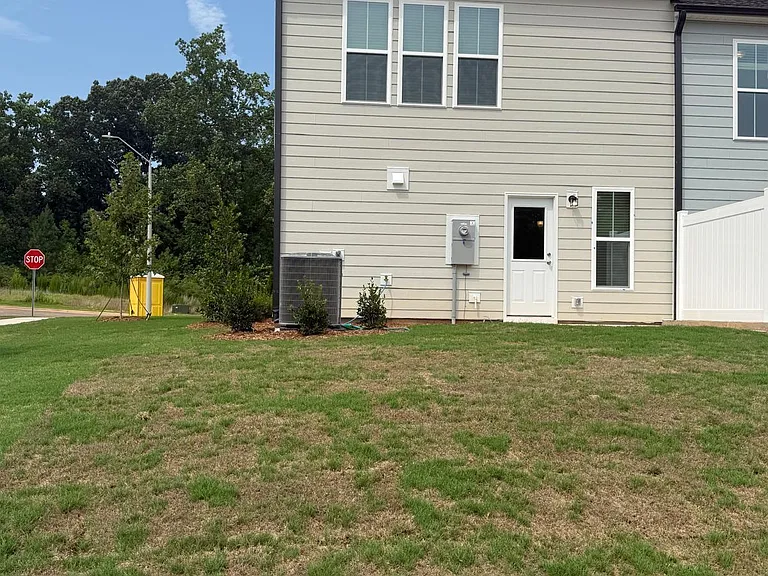 260 Ravenscraig Park Pl — Photo 34