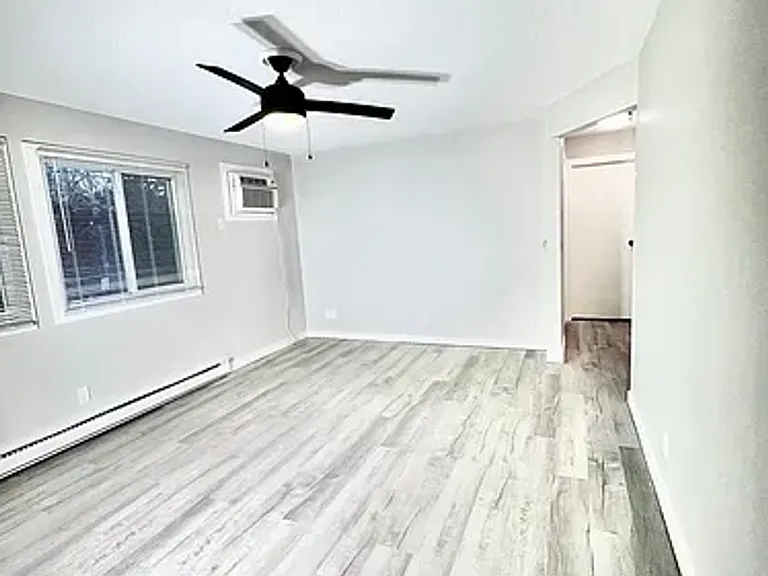 2bed 1 bath Unit in quiet Clive location — Photo 11
