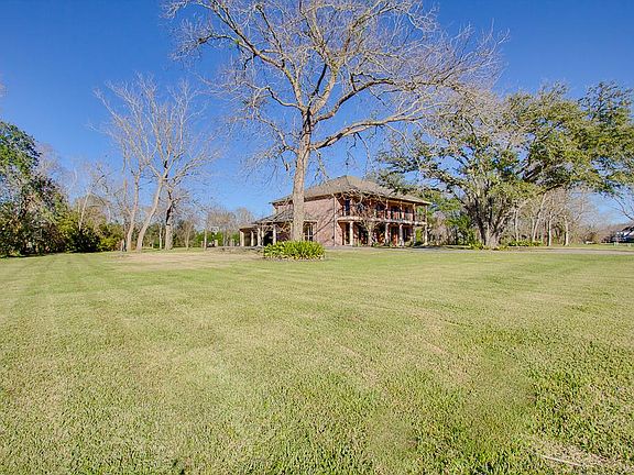 3rd image of 918 Split Elm Dr