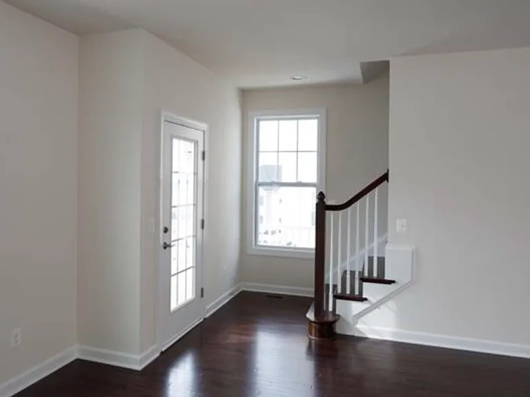 2410 Winthrop Dr — Photo 6