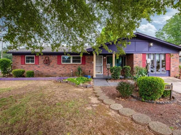 8801 Mayflower Rd, Little Rock, AR 72205