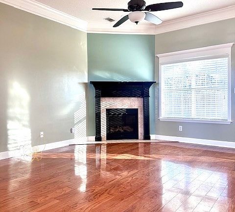 3rd image of 3815 Edinburg Cir