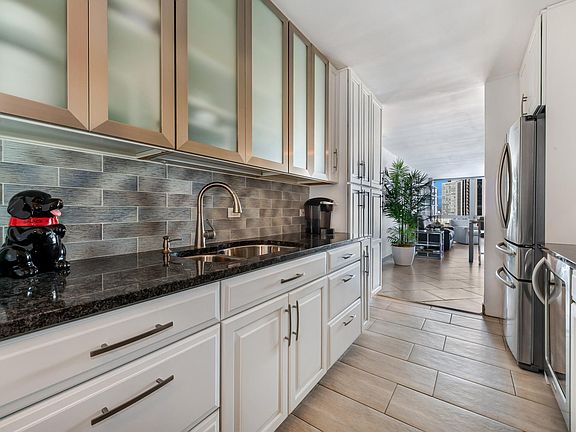 3rd image of 2400 N Lakeview Ave #27