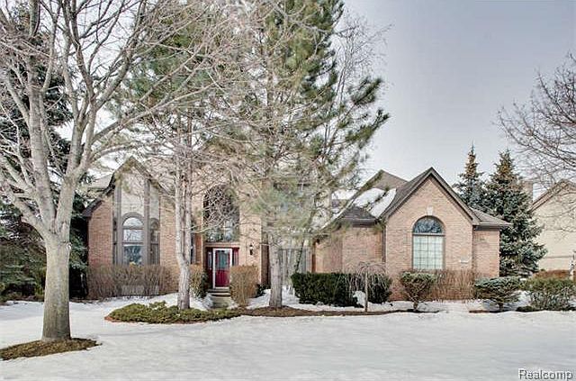 1st image of 48066 Chesterfield Dr S