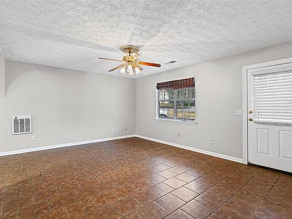 4th image of 120 Woodcrest Dr