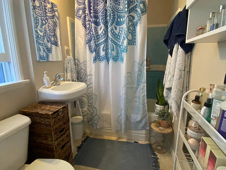 Bathroom- tenants who loved bubble baths, hot-steamy soaking, scented candles, creams & lotions after enjoying a day of bike riding and beach fun.