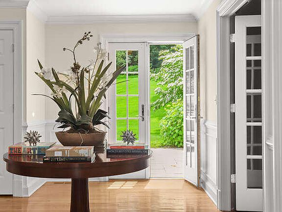 4th image of 420 Greenley Rd