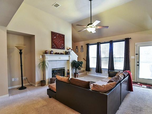 3rd image of 1909 Parktree Dr