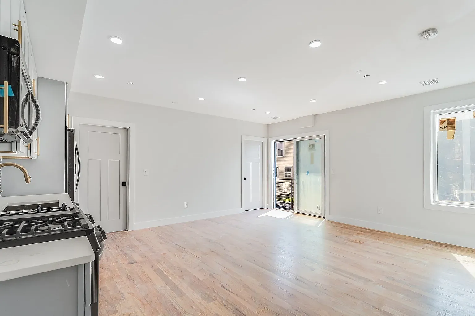 2 bed, 1.5 bath, 989 sqft, $3,100 — Photo 4