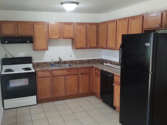 3rd image of 44 Quevic Dr