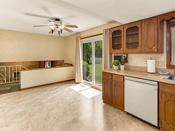 4th image of 855 Brentford Dr
