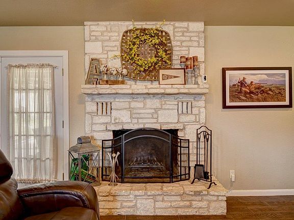 5th image of 130 Crescent Dr