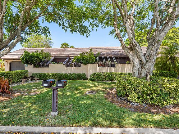 2nd image of 9308 Vista Del Lago #B