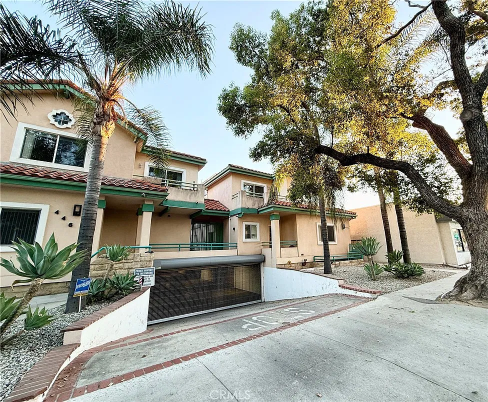 3 bed, 2.5 bath, 1462 sqft, $4,000 — Photo 1