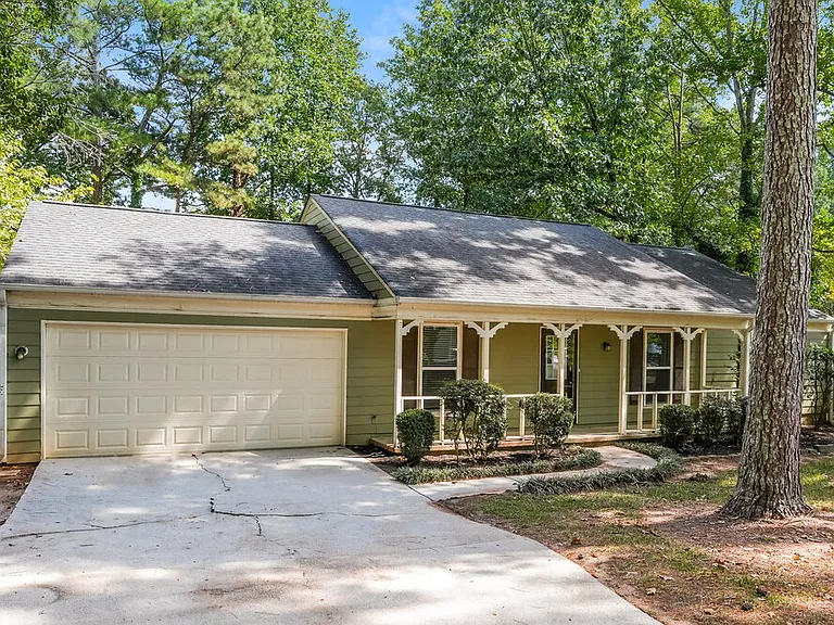 462 Sherwood Cir — Photo 1