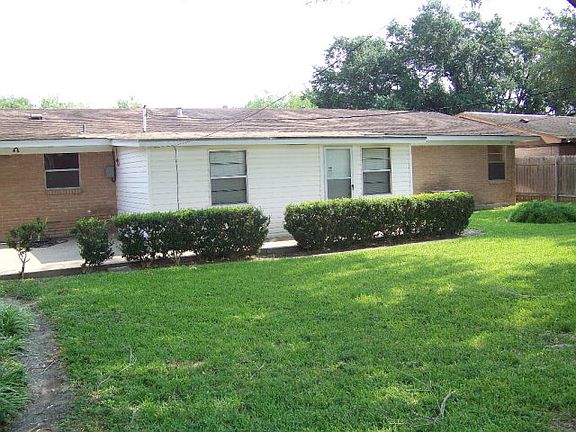 3rd image of 211 W Daffodil Ave
