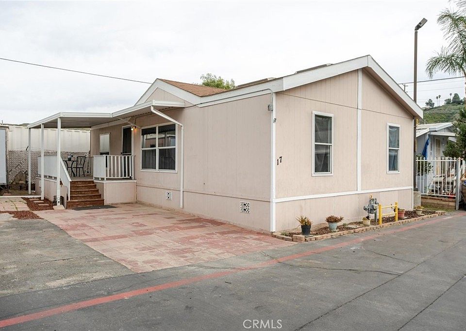1st image of 17197 Sierra Hwy #17