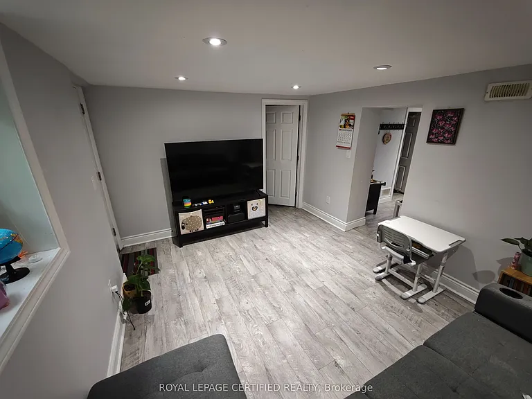 30 Blakemanor Blvd #BASEMENT — Photo 12