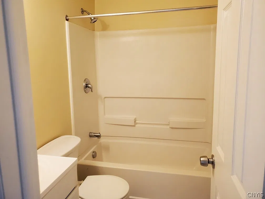 2 bed, 1.0 bath, 4788 sqft, $1,300 — Photo 4