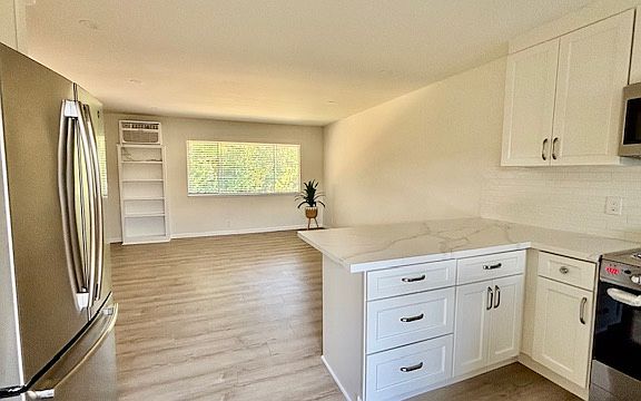3rd image of 1733 Lacassie Ave #13