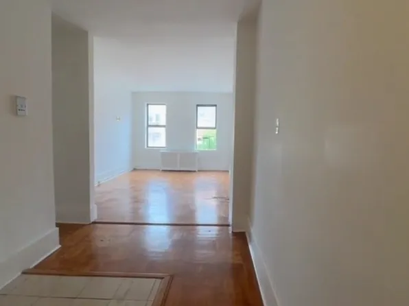 45 East Mosholu Parkway North image 1 of 11